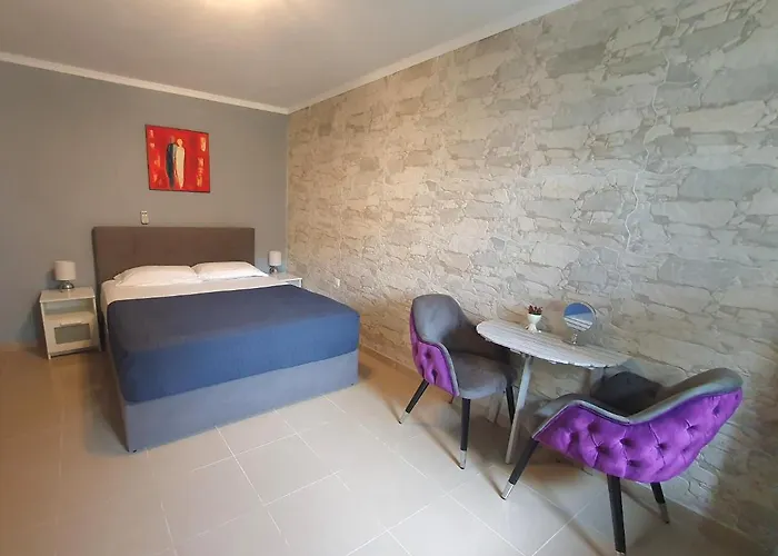 Dave Nikiti, Seaview Terrace, Near Harbor Apartament *