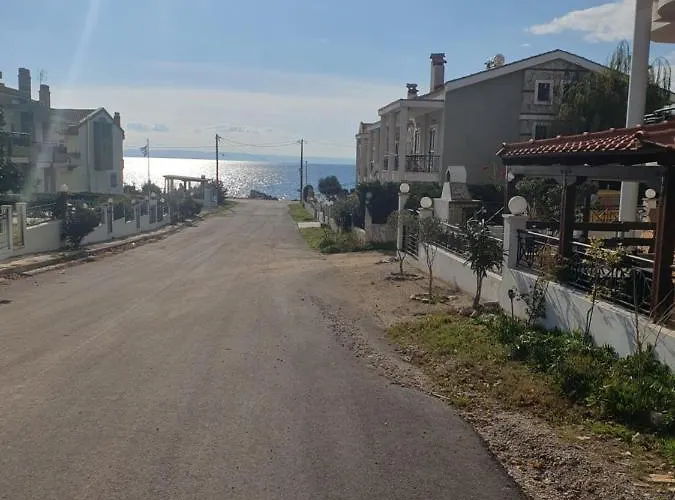 Dave Nikiti, Seaview Terrace, Near Harbor Nikiti (Sithonia)